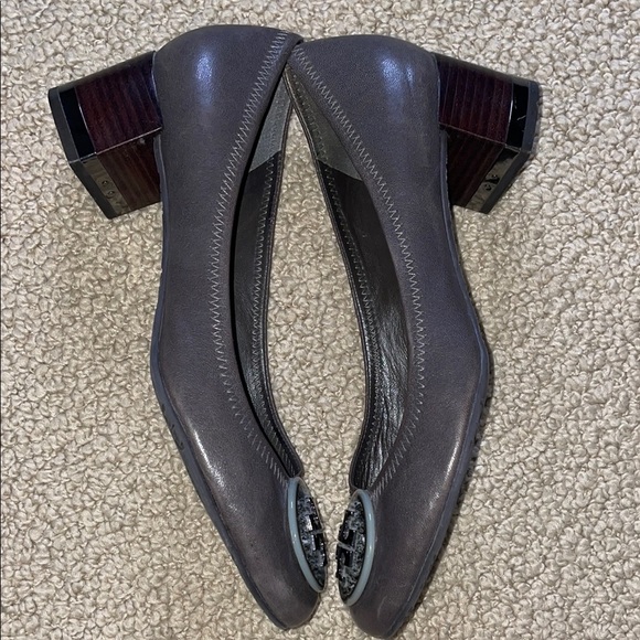 Tory Burch Gray Women's Pumps - Picture 6 of 9